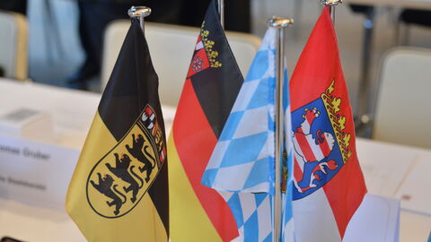 Mitgliedsländer Tischfahnen aller 4 teilnehmenden Länder