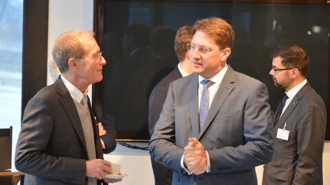 Staatsminister Wintermeyer im Gespräch Staatsminister Wintermeyer im Gespräch