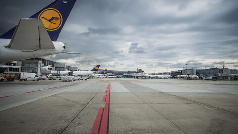 Flughafen Frankfurt am Main Blick auf den Betriebsbereich des Frankfurter Flughafens