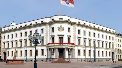 Schloss Hermann Heibel Das Gebäude Schloss Hermann Heibel, der Sitz des Hessischen Landtags.